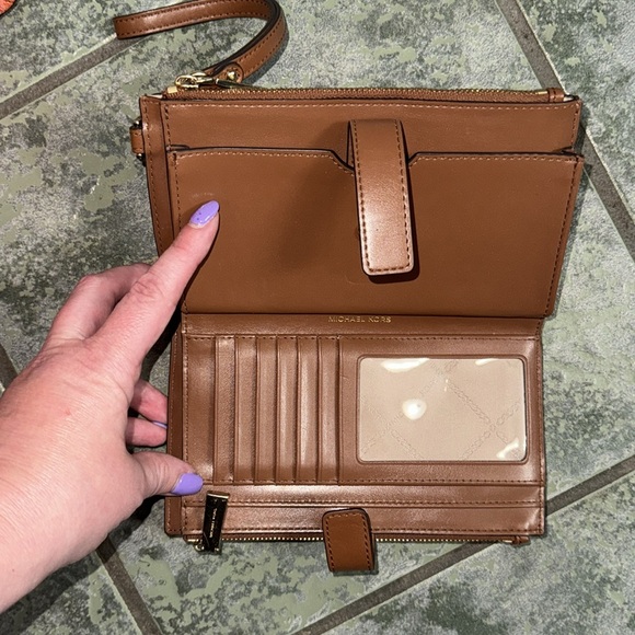 Michael Kors wallet - Picture 2 of 3